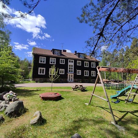 Villa Karlloesa - Bed And Breakfast Målilla Esterno foto
