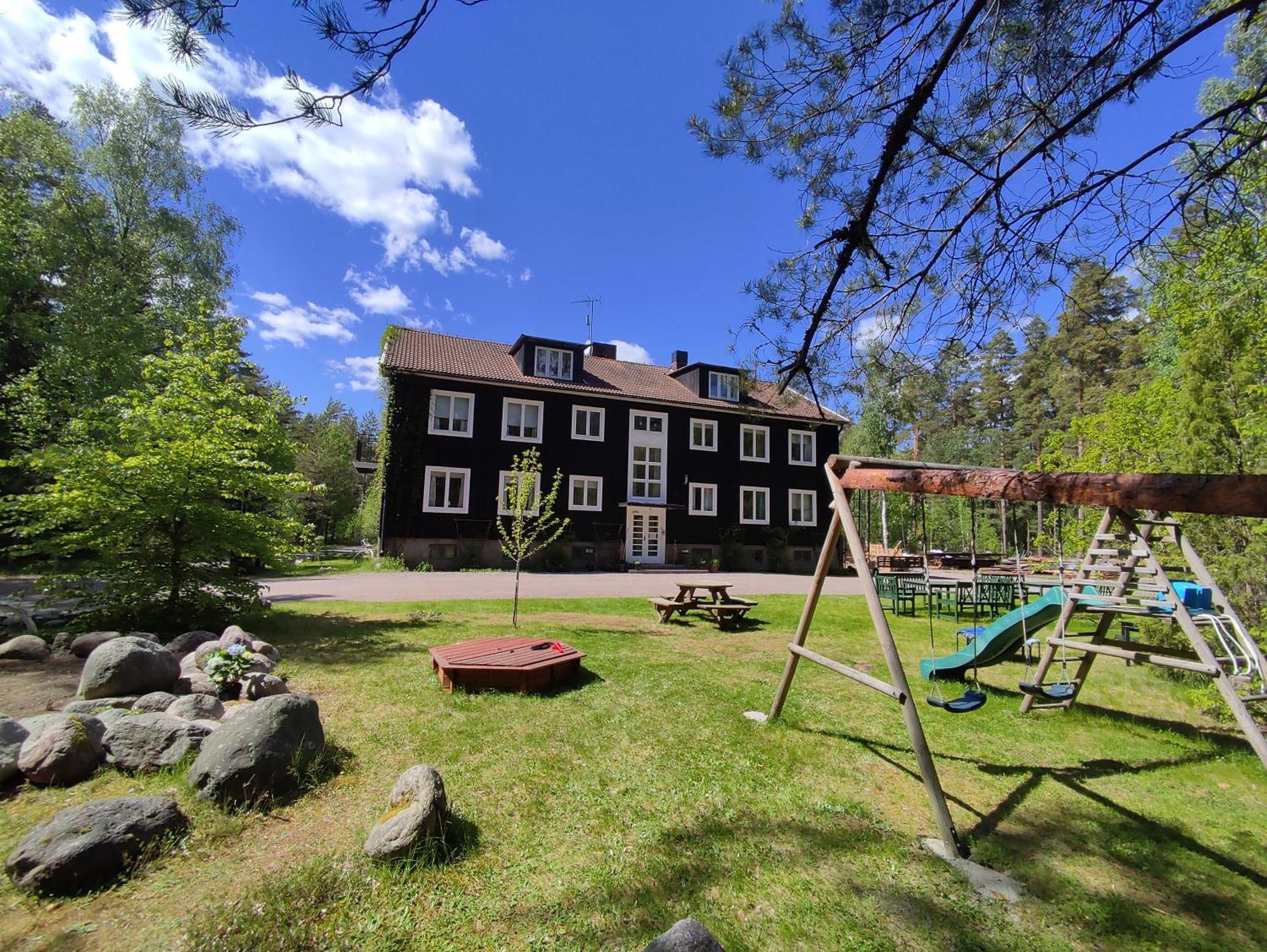 Villa Karlloesa - Bed And Breakfast Målilla Esterno foto